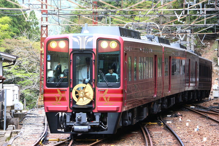 私鉄屈指の超快適シートも！ 南海「深紅の豪華車両」がいよいよデビュー 元“通勤電車”が改造で激変