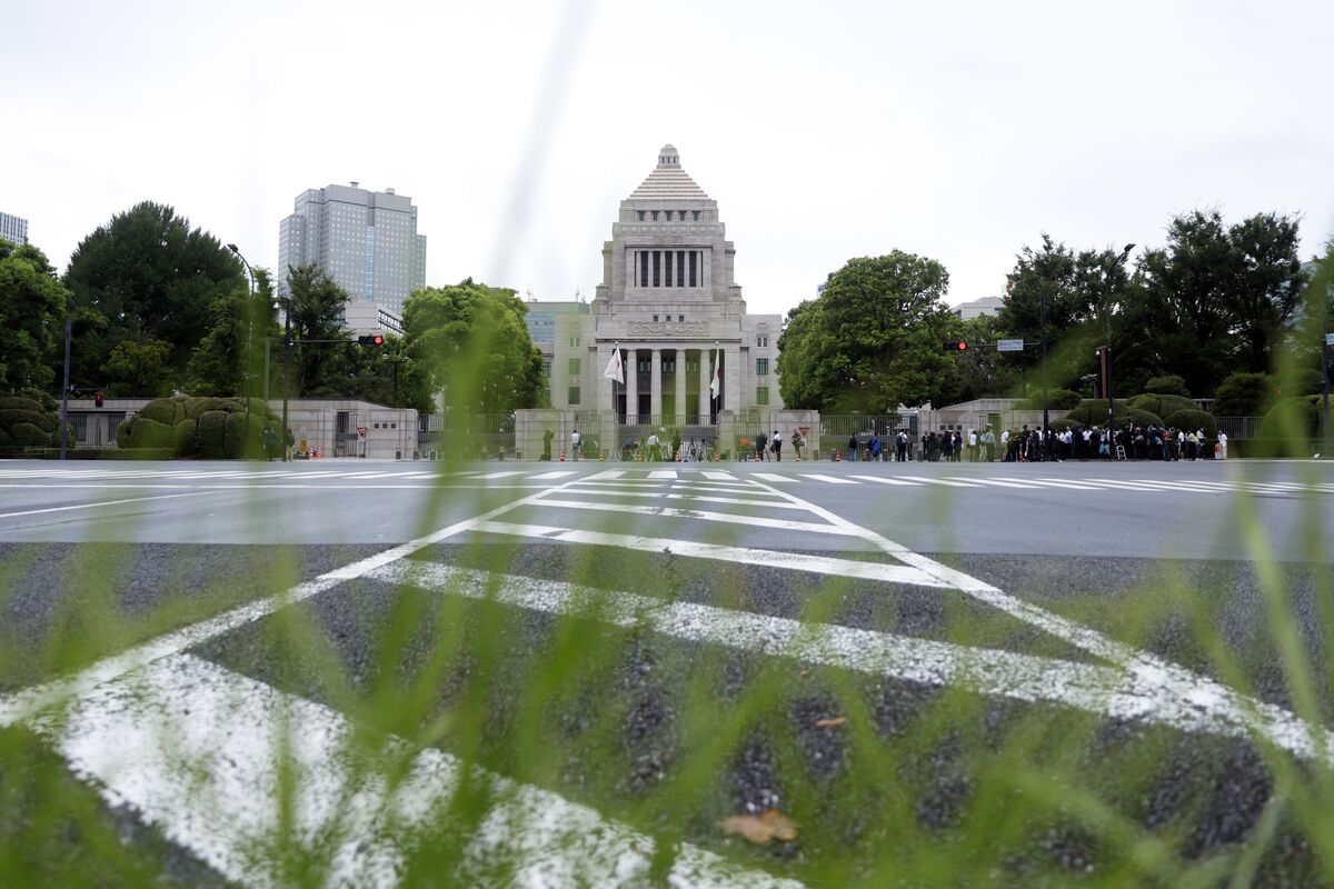 波乱含みの市場、石破首相退陣で円と債券に売りリスク－株は思惑交錯