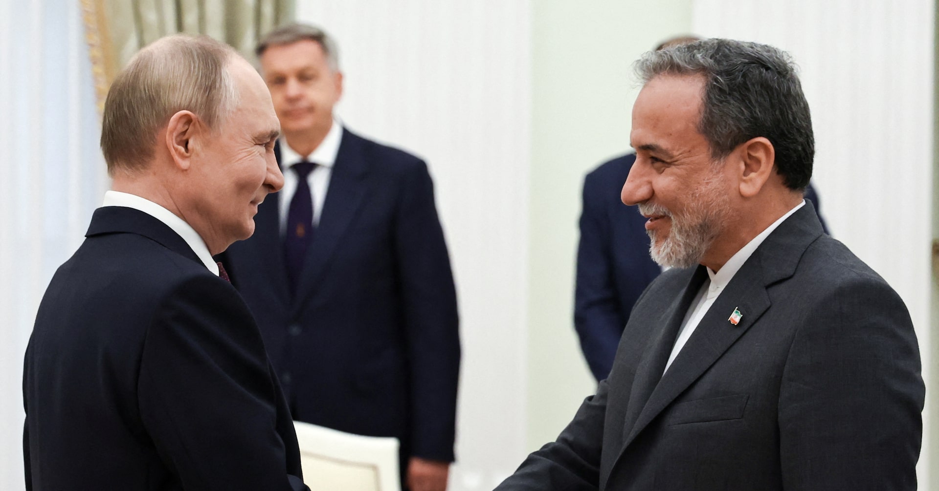 プーチン氏、米の攻撃「正当性なし」 イラン外相と会談