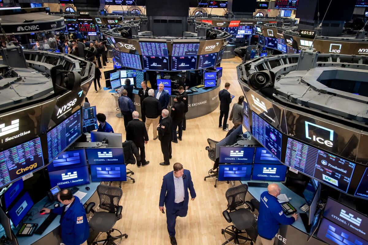 【米国市況】株が終盤失速、国債は軒並み上昇－ドル全面高144円付近