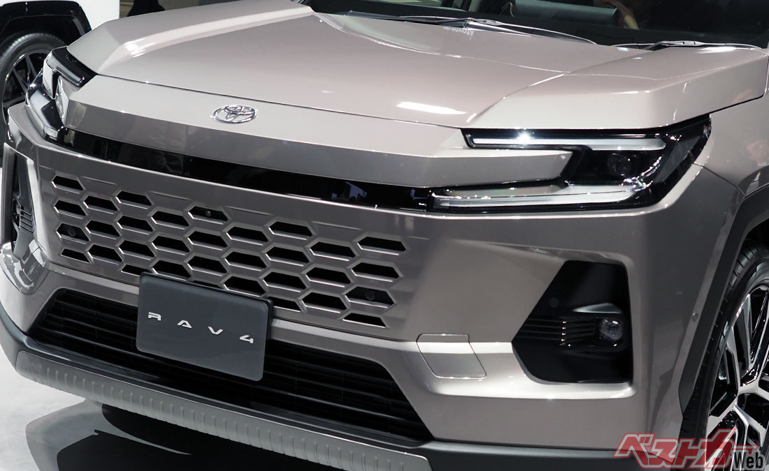 正式発売直前!! トヨタ「新型RAV4」早くも大人気で長納期必至…これは売れるわな……マジ凄すぎる全貌解説