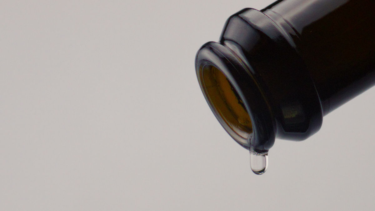 キッチン容器から最後の一滴まで液体が落ちきるのにどれくらい時間がかかるのかを流体力学で解明