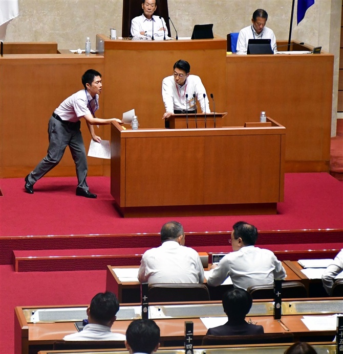 「根回し廃止」で福岡県議会に何が起きた？ 知事が答弁詰まり、職員「体が持たない」