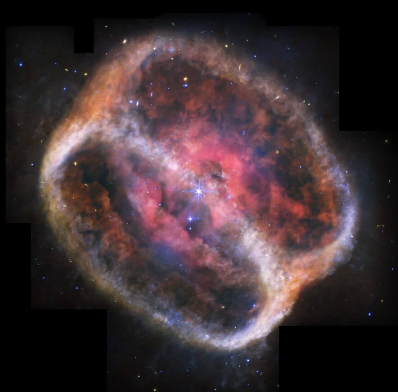 塵とガスの渦：赤外線でしか見えないリング構造の惑星状星雲「NGC 1514」