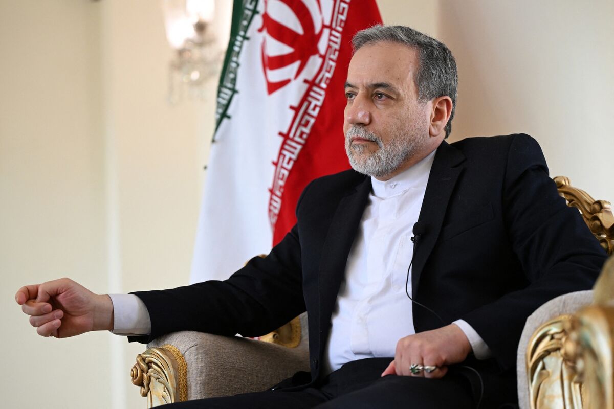 イランがイスラエルに警告、核施設攻撃なら「壊滅的」報復措置