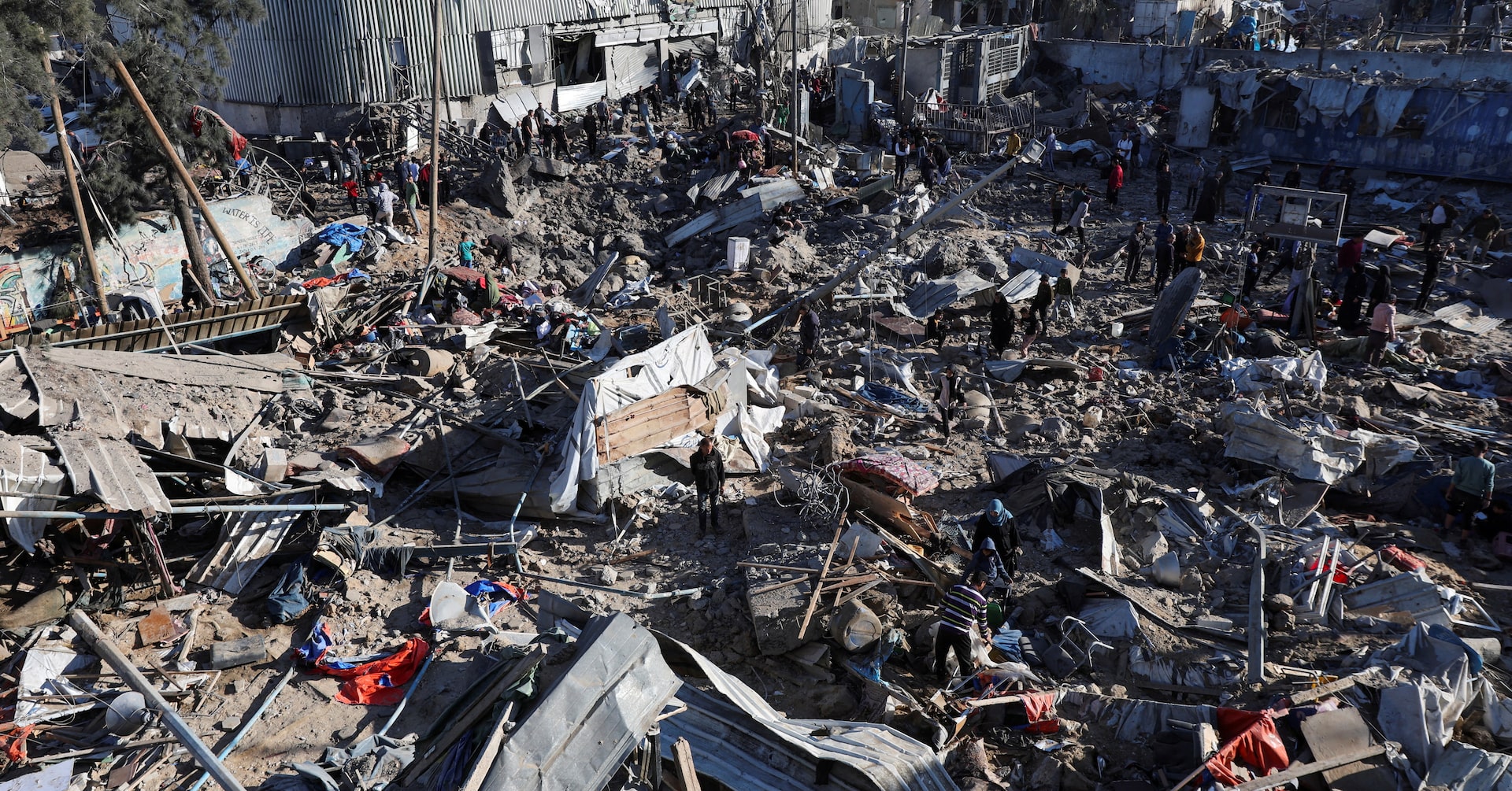 イスラエル軍、ガザ市の学校・市場を攻撃 少なくとも38人死亡