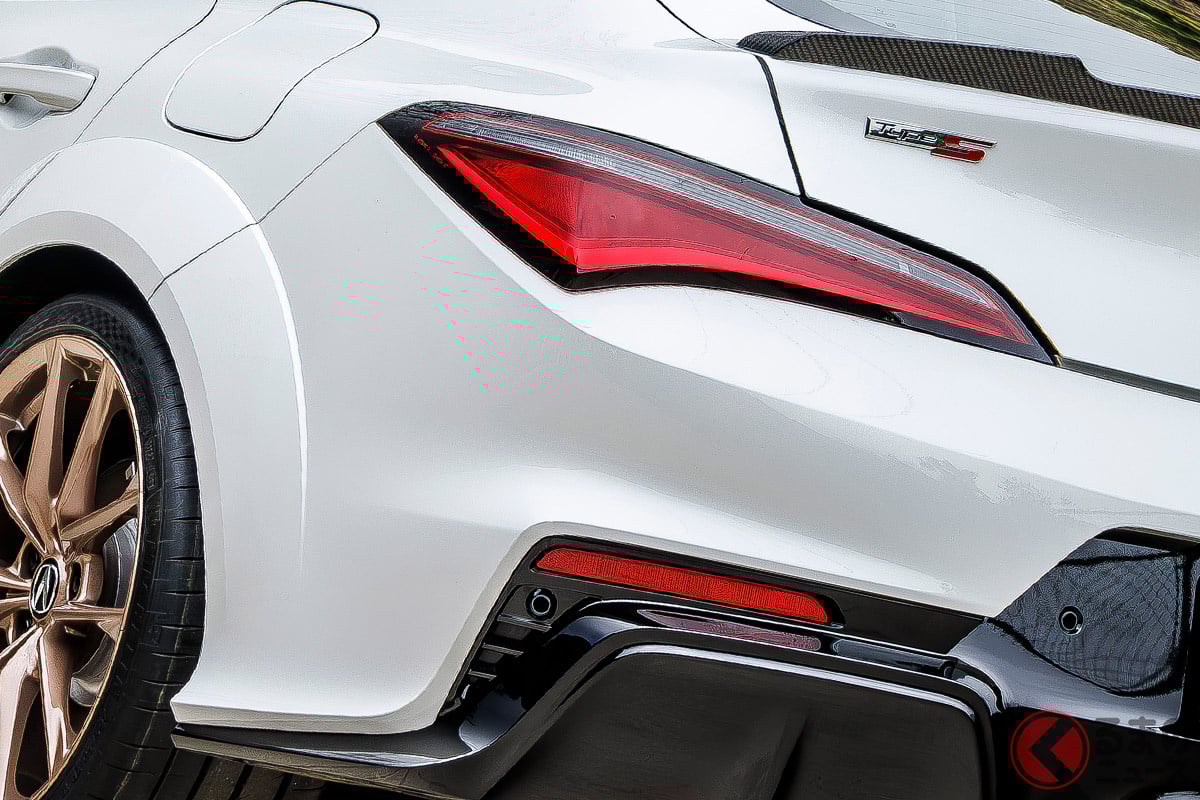 ホンダ「インテグラ」日本販売に反響あり！「19年ぶり復活はアツい！」「左ハンドルは厳しい…」とファン騒然!? 2Lターボ×6速MTの高性能モデル「タイプS」26年後半に発売へ！