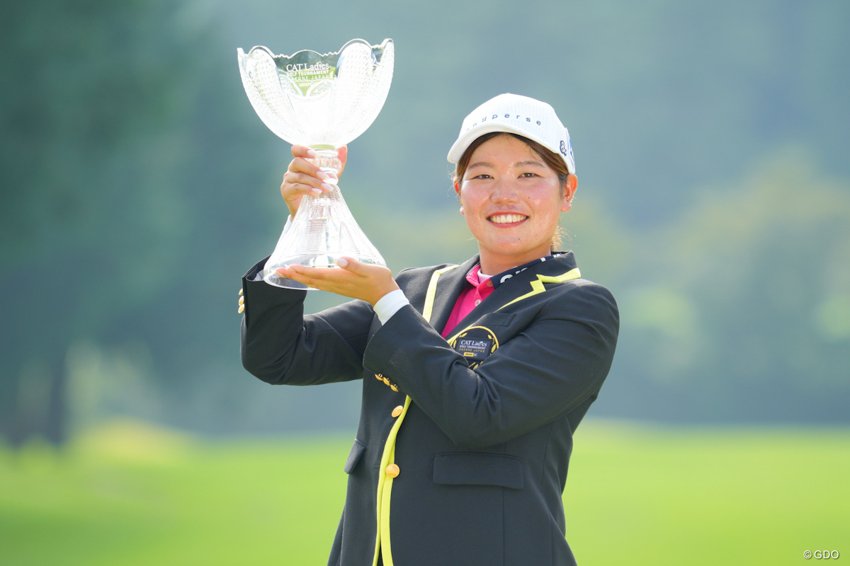 櫻井心那が涙の2年ぶり5勝目 木戸愛は13年ぶりVに1打届かず