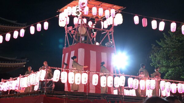 「盆踊り」は騒音か 会場半減、まだ明るい午後7時に終了し即、撤収の配慮も 外国人観光客人気を背景に参加者は増加