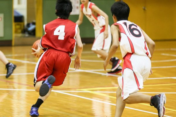 わざとゆっくり。強くなるために休む。「最新のスポーツ科学」で目からウロコ！ 逆効果の努力で消耗しないための〝冷静なサポート〟とは【子どものスポーツを応援する】