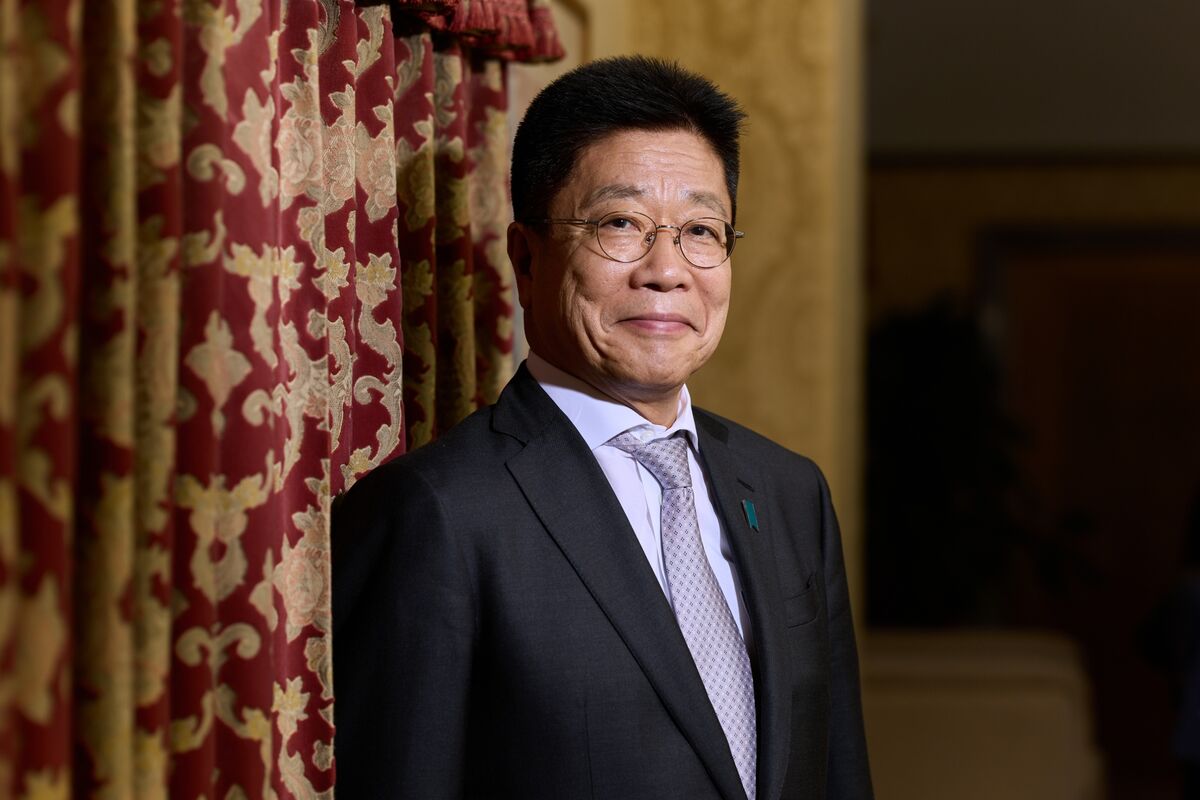 加藤財務相、国債の円滑消化へ「市場と丁寧に対話」－インタビュー