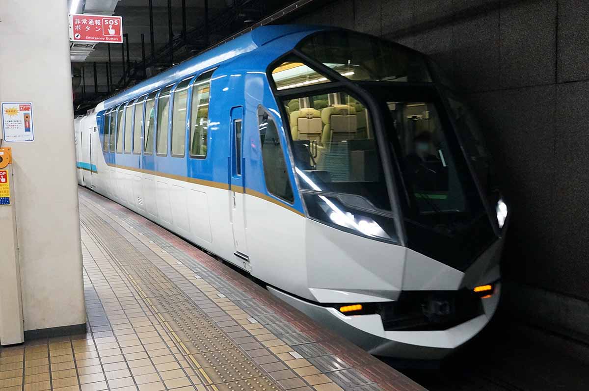 “豪華観光特急”の概念を変えた近鉄「しまかぜ」の今 全席プレミアム超え!? 1編成だけの激レア個室も体験
