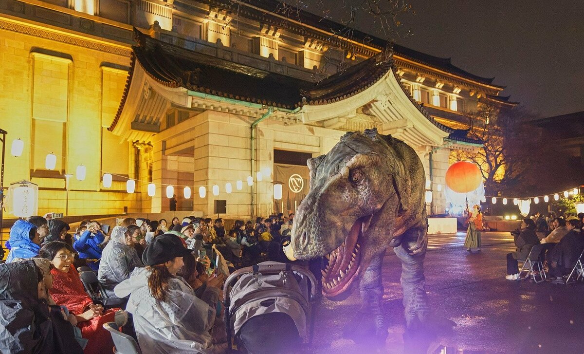 世界中からオファーが続く“超リアル”な恐竜ショー 発想から20年超 諦めなかった2人の執念