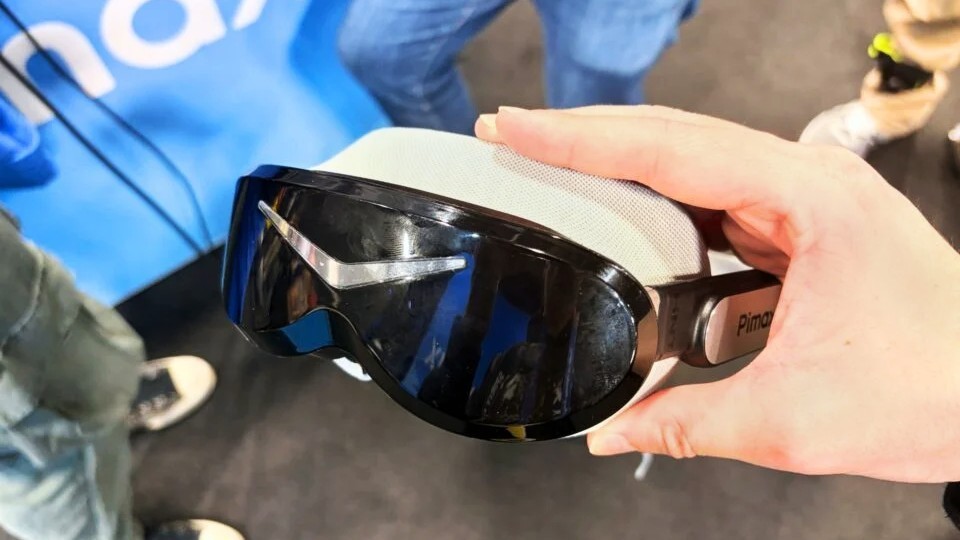 みんな待ってた「本当に軽いVRヘッドセット」完成。その重さ、ほぼiPhone 17