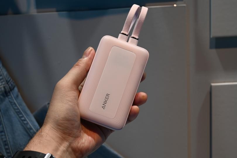モバイルバッテリーのケーブル、1本じゃ足りないなら2本にすればいいじゃない（ギズモード・ジャパン）
