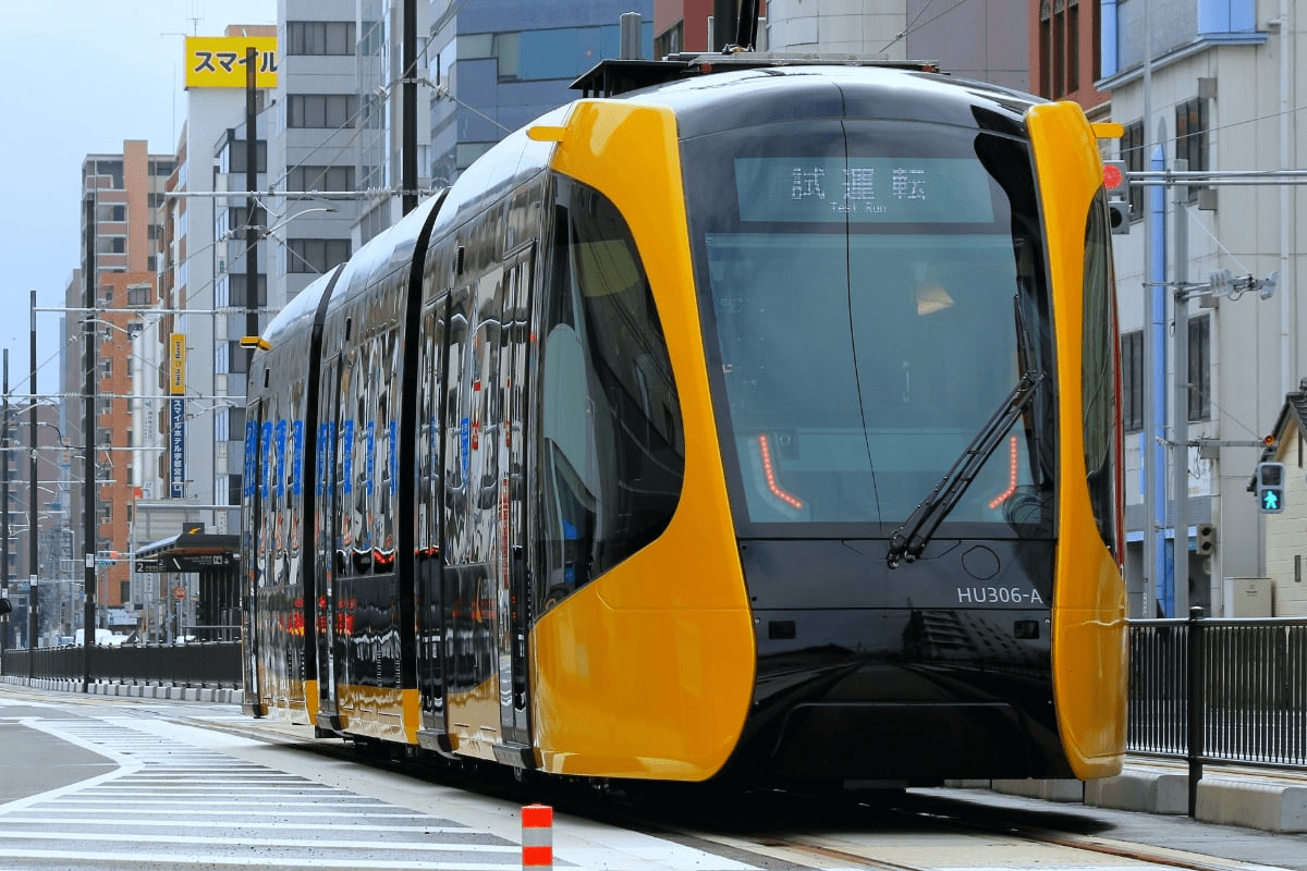 宇都宮ライトレール「西側延伸」整備本格化！ 新駅に異例の“神業すぎる”計画ルートも大公開!? 市がPR動画を発表