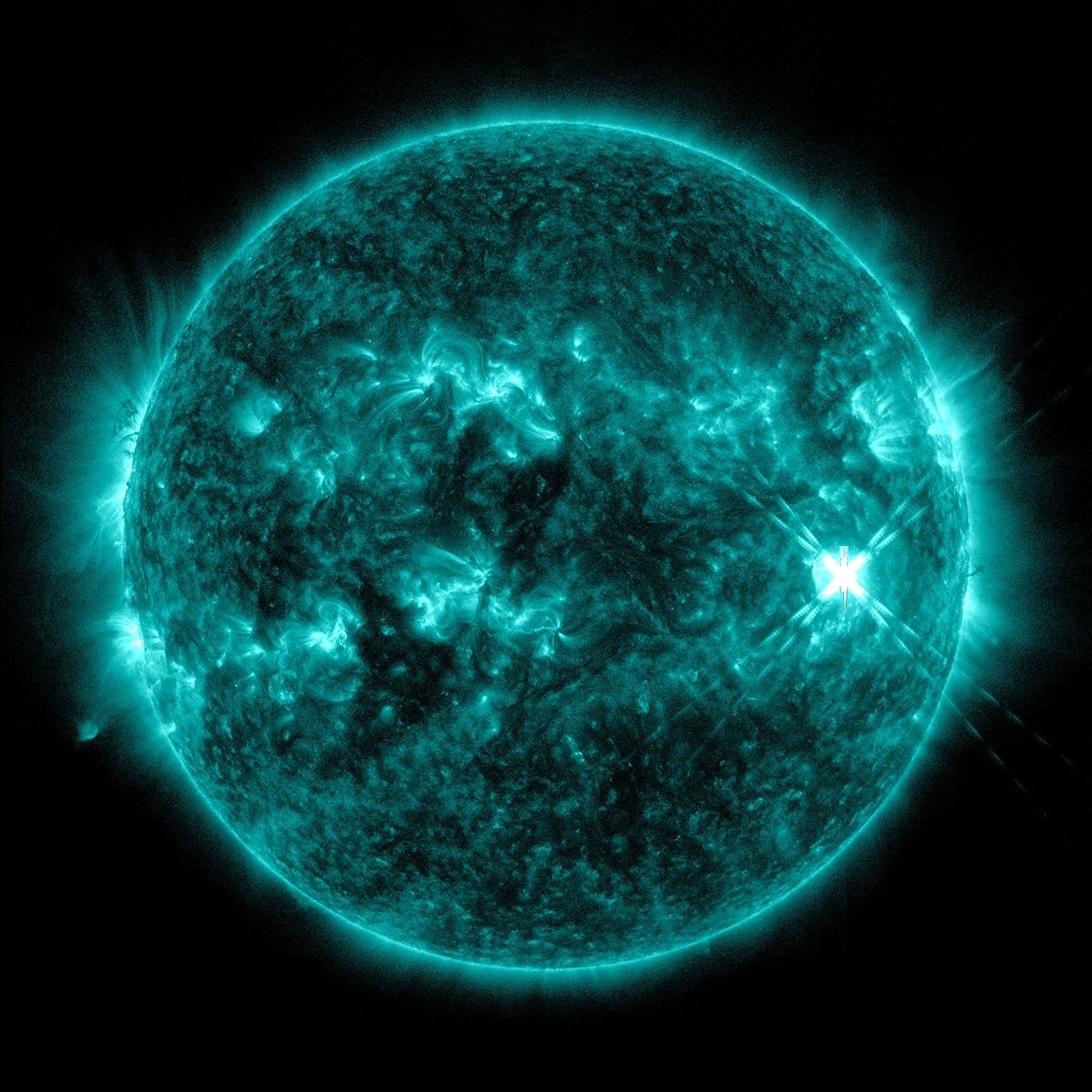 NASA観測衛星「SDO」が捉えたXクラスの太陽フレア【今日の宇宙画像】