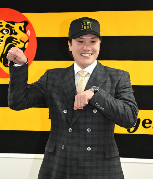 【阪神】伏見寅威が興味津々「なぜこれだけ抑えられるのか」背番号には「珍しいなと」／一問一答