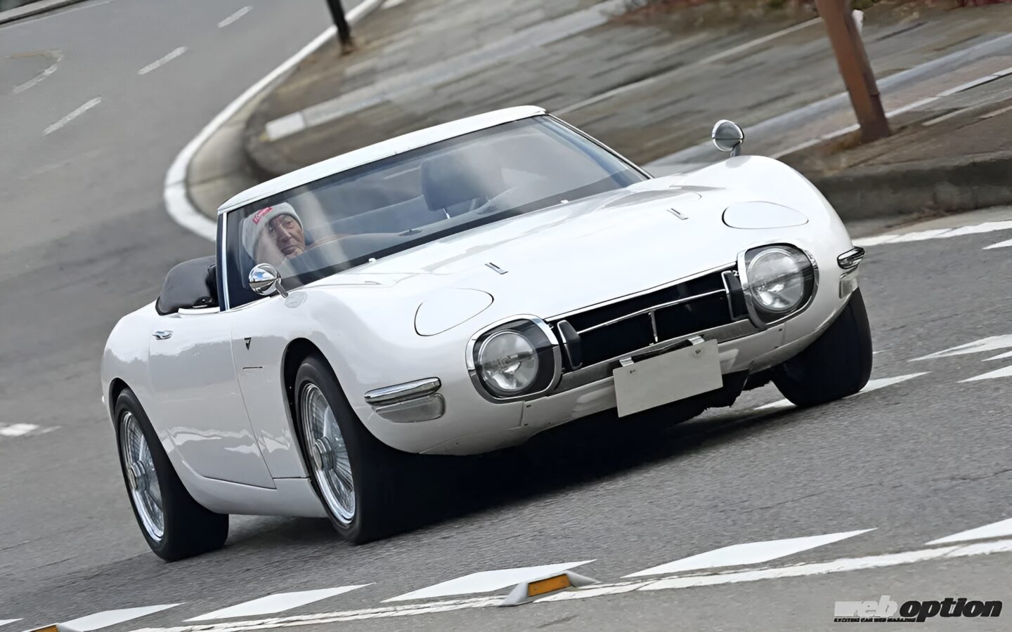 「幻のボンドカーを甦らせた男の情熱」ロッキーオート『2000GT』を公道で試す!!