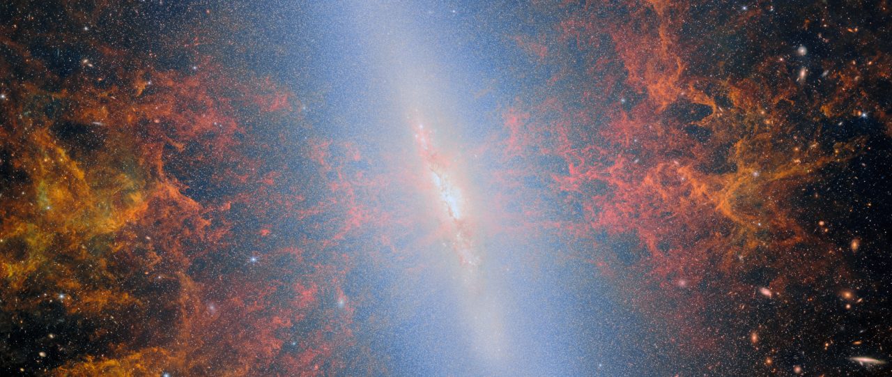 スターバースト銀河「M82」の輝く中心部 ジェームズ・ウェッブ宇宙望遠鏡が観測
