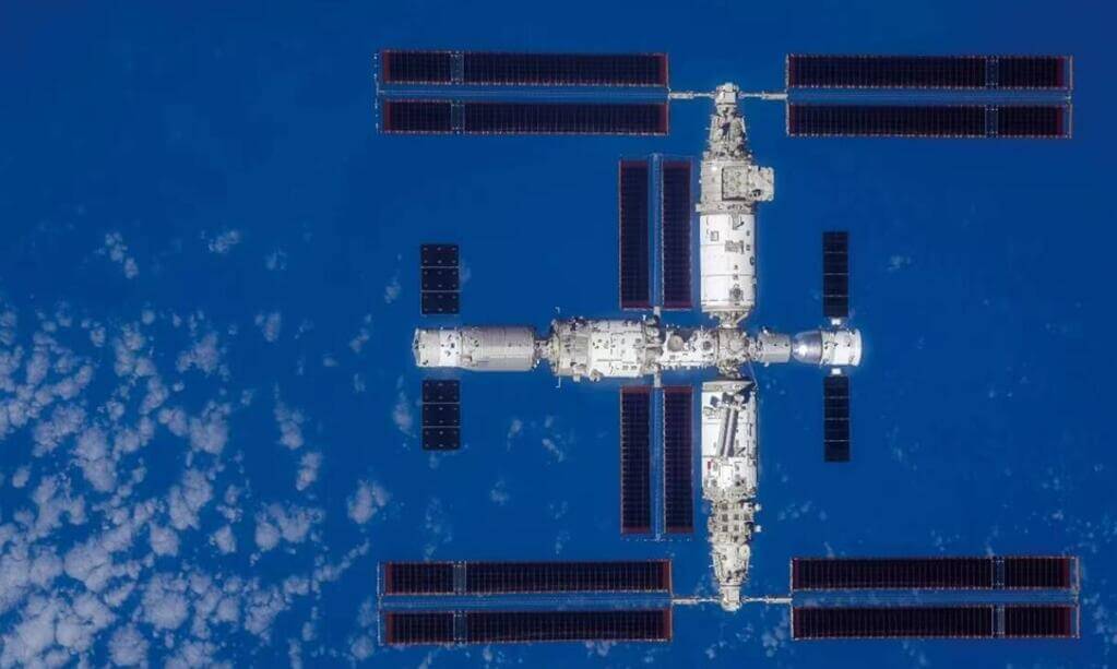 中国が宇宙船「神舟20号」の帰還を延期 スペースデブリが衝突した可能性