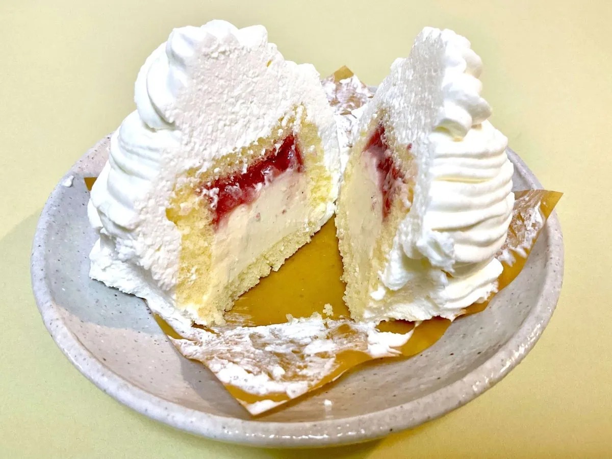 イレブンの12月新作スイーツを本気で食べ比べ！【1位は幸せ過ぎるクリームの暴力】（MonoMax Web）