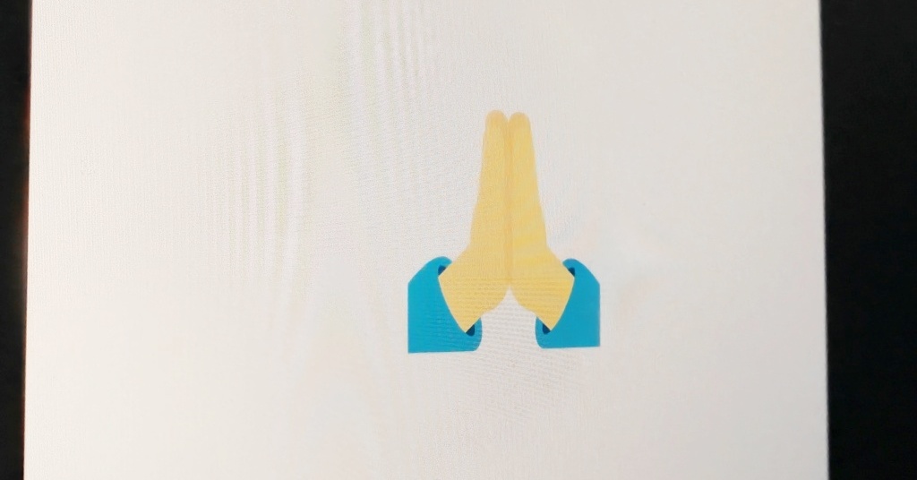 絵文字の「合掌」はハイタッチ？お祈り？ それとも…生みの親による自称“素人回答”がネットで話題に（1/2 ページ）