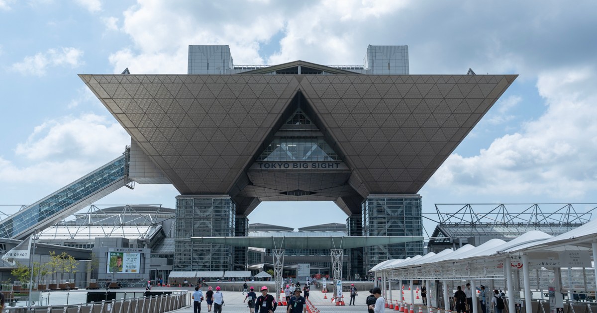 【C106】グループ初のコミケ参戦 JR西日本、助かる消臭ブース、豪華な一迅社、そして最強に楽しいコスプレ