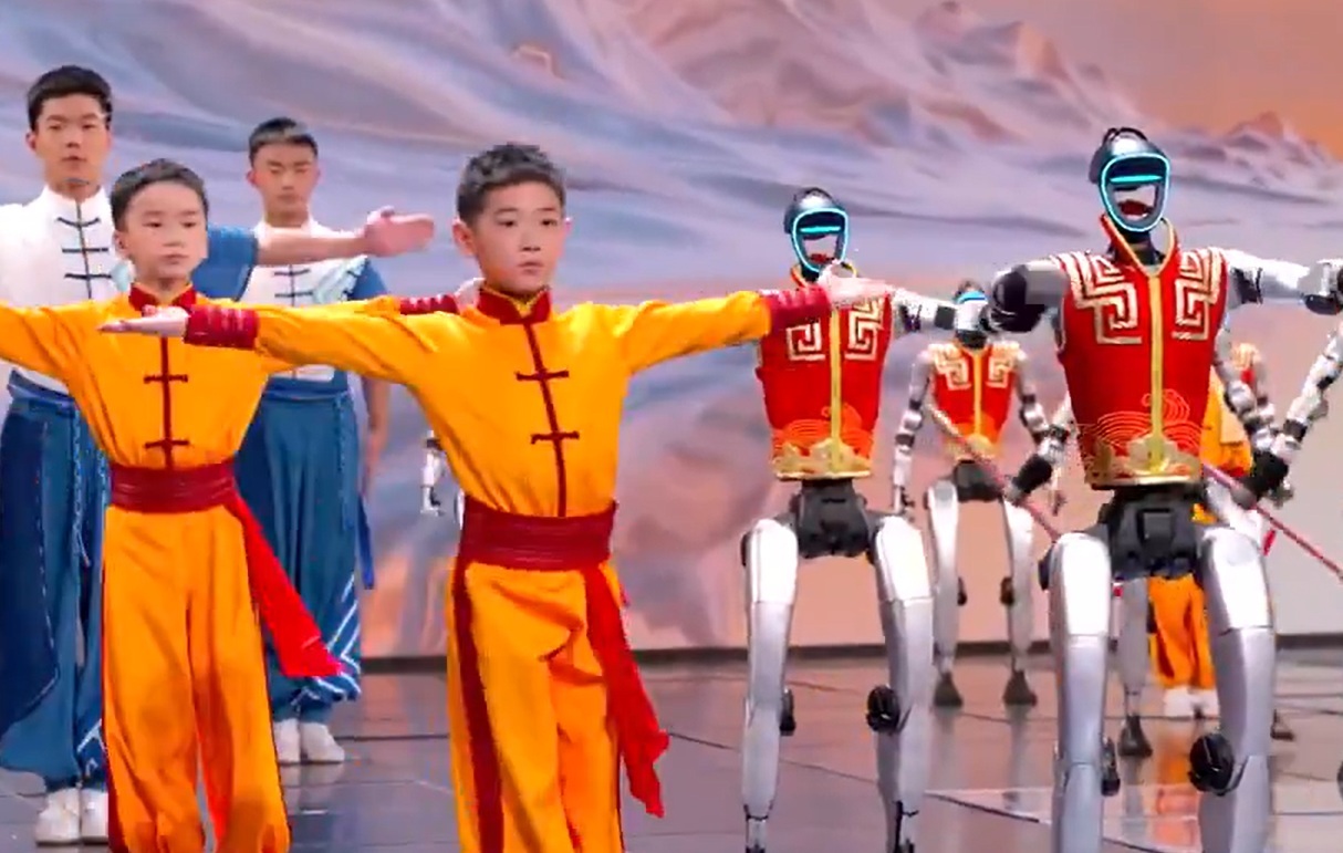 「人間と全く変わらない...」中国ヒト型ロボットがカンフーを披露、「酔拳」まで再現する技術力に驚愕（ニューズウィーク日本版）