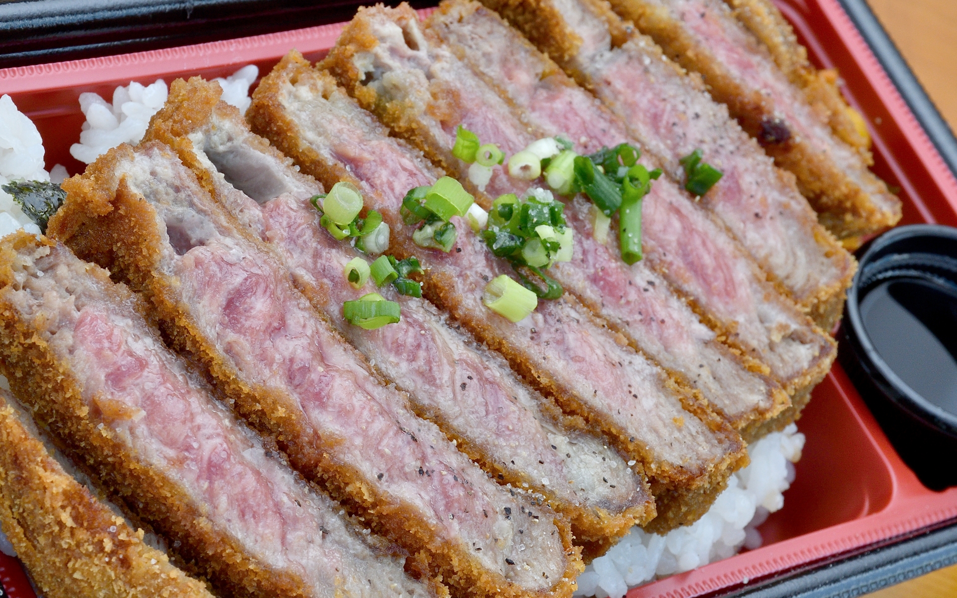 クルマ以外にグルメにも注目!! 「JMSグルメストリート」を食べ歩いてきた