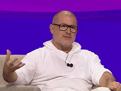 「私はただのジョニー」と語るジョナサン・アイブ氏が「シリコンバレーは奉仕の心を失った」とIT業界に警鐘を鳴らす理由（ITmedia PC USER）