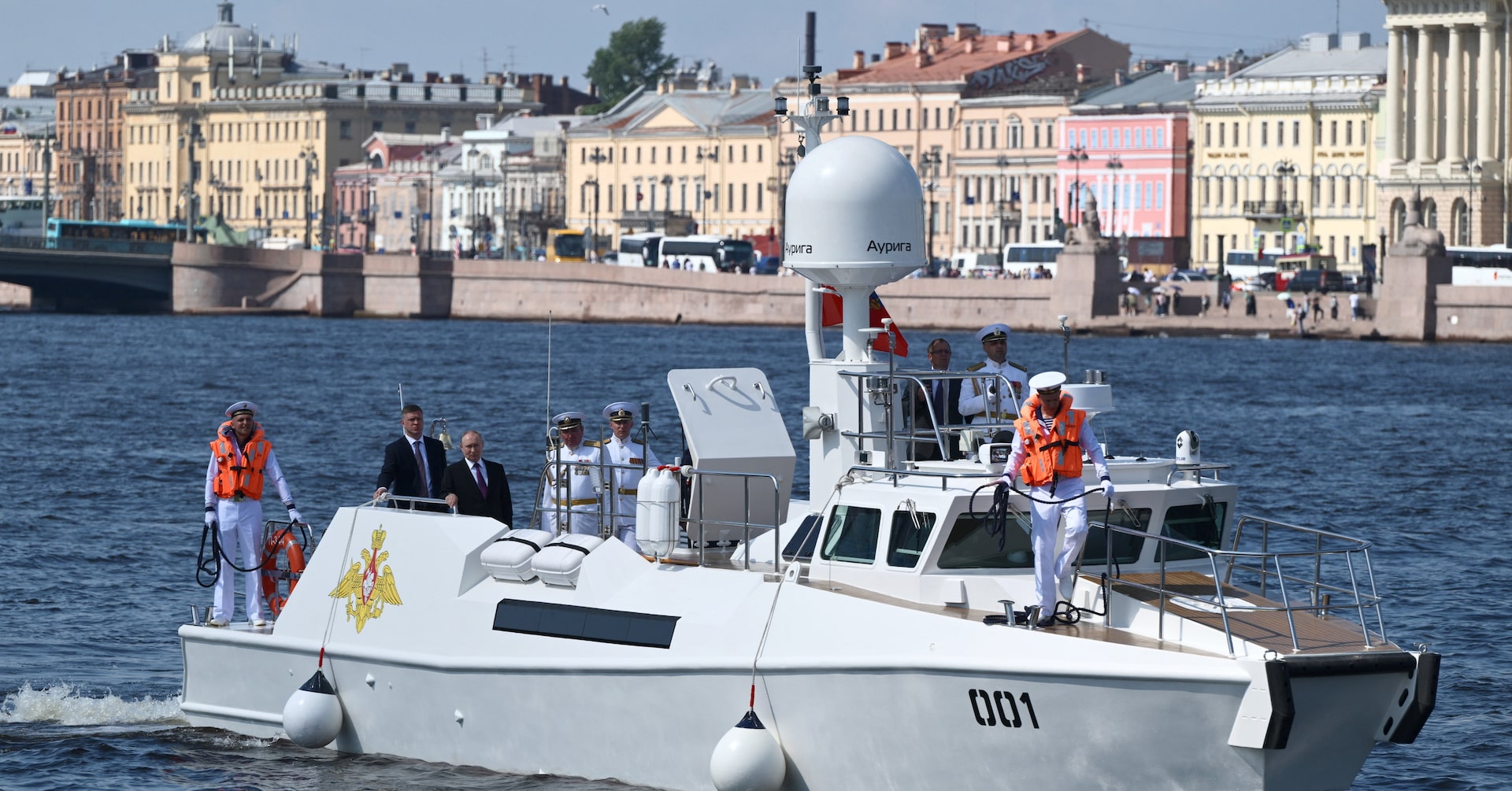 ウクライナ、ロシア第2の都市をドローン攻撃 海軍の日パレード中止