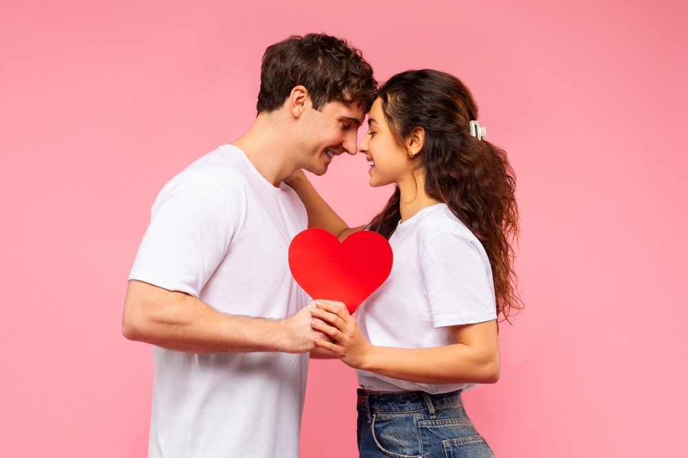 男性は女性より「1カ月早く」恋に落ちる、33カ国の調査で判明した恋愛リズムの男女差