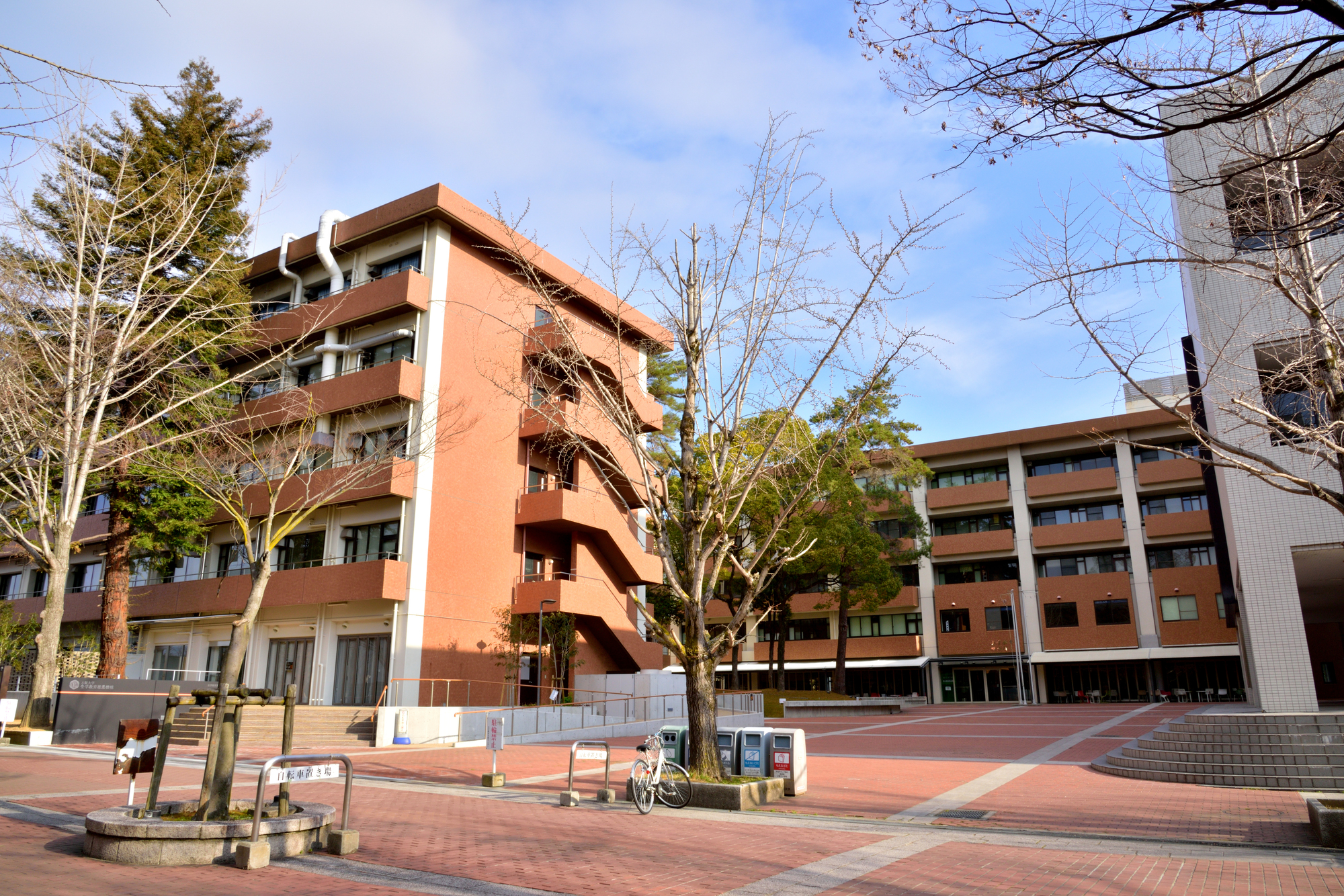 「ここに来てよかった」“女性が選ぶ文系が強そうな国立大学”ランキング上位に「明るく華やか、でも勉強も抜かりない！」「価値観も変わりました」の声（1/2）