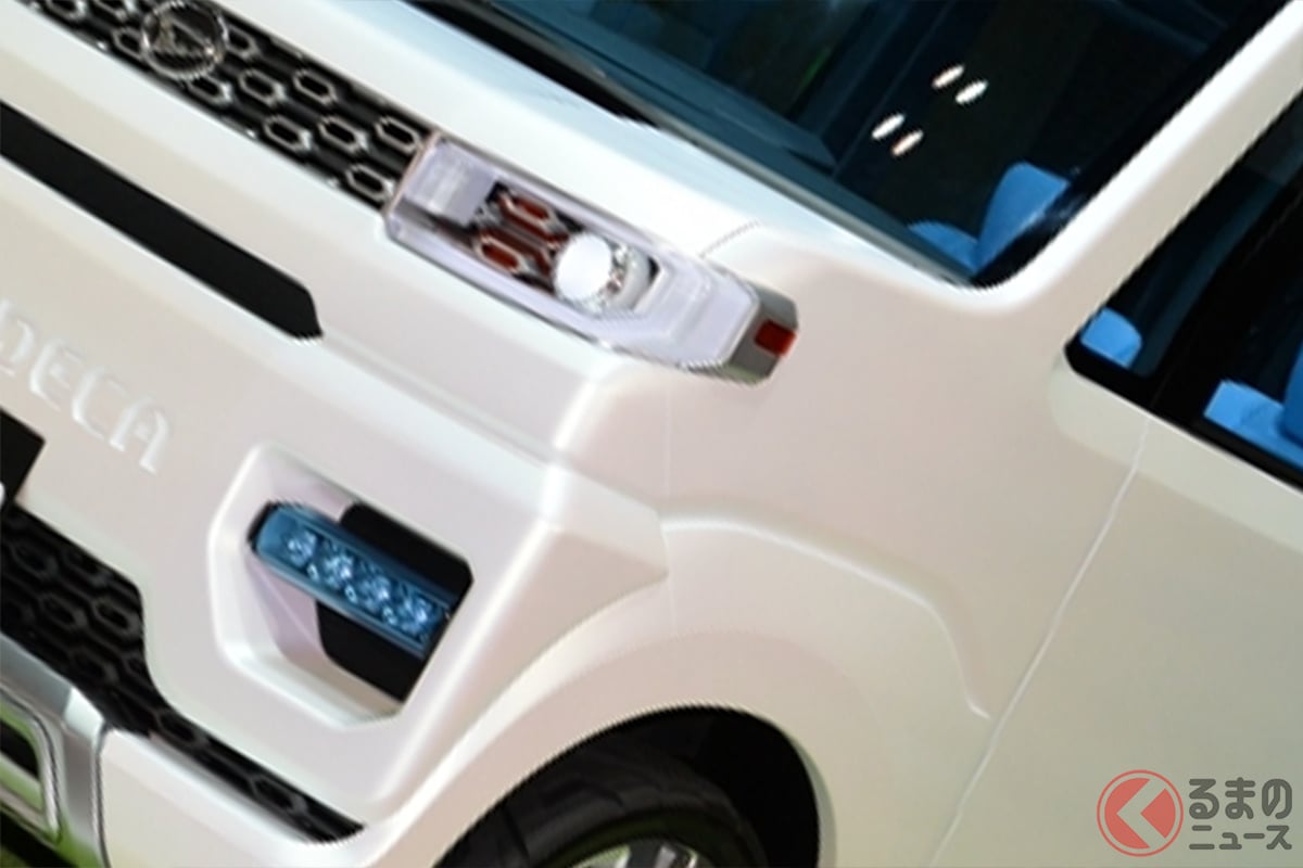 ダイハツ斬新「"観音開き"軽ワゴン」が凄い！ 「タント超え」の"背高すぎボディ"＆収納たっぷりな「ひろーい車内空間」が魅力！ メーカー初「画期的パーツ」も採用の「デカデカ」とは？