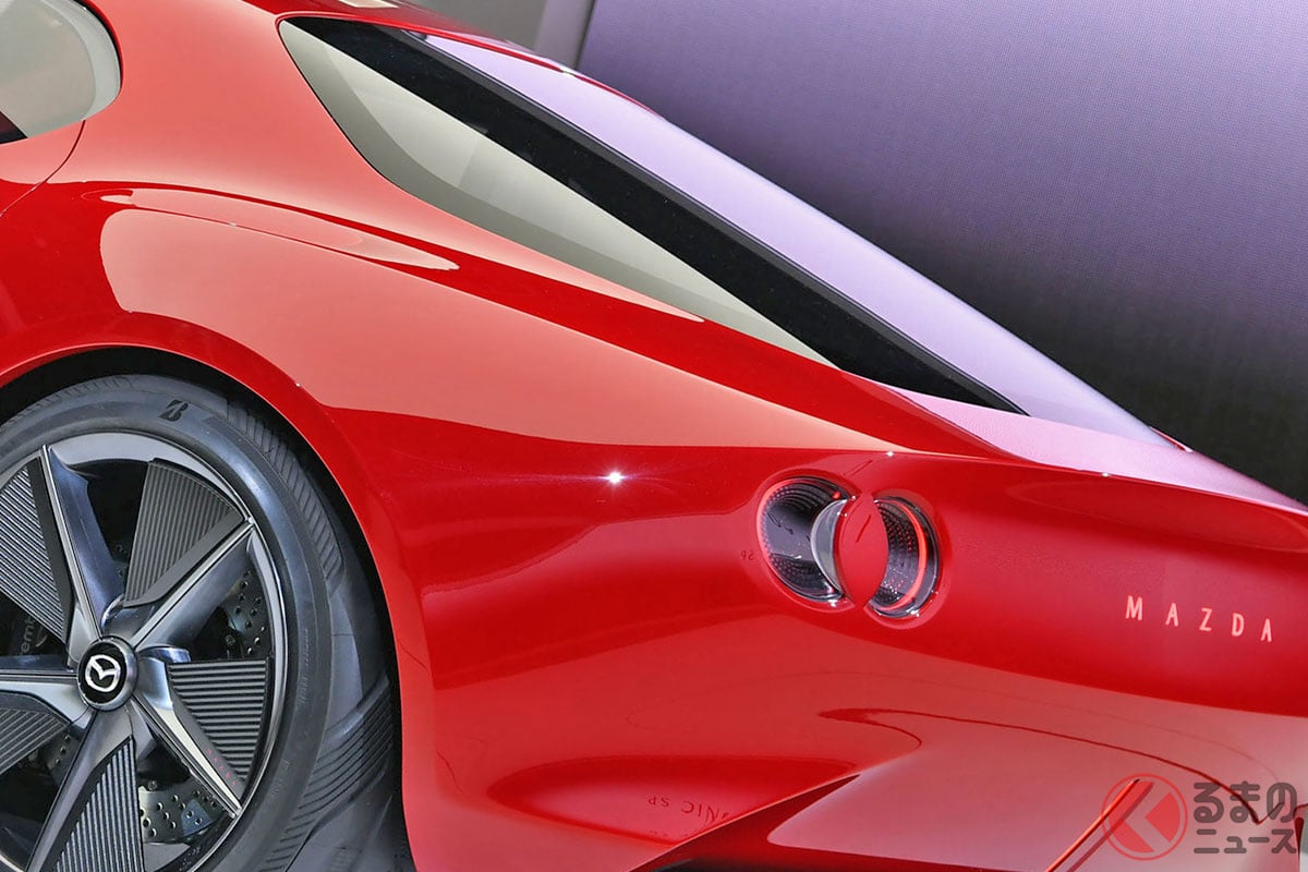 マツダの「新型ロータリースポーツ」まもなく登場!? 全長4.1m級×1.85m幅の「ワイド＆ロー」スタイルが超カッコいい！ 精悍2シーター「アイコニックSP」その後どうなった？
