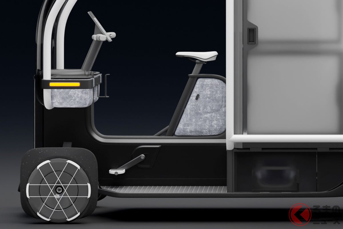 全長3.4m！ ホンダが「"1人乗り"四輪車」世界初公開！ めちゃ使える＆斬新すぎる「小さい乗り物」がスゴい！ 新型「イークアッド」欧米で26年夏に量産化へ