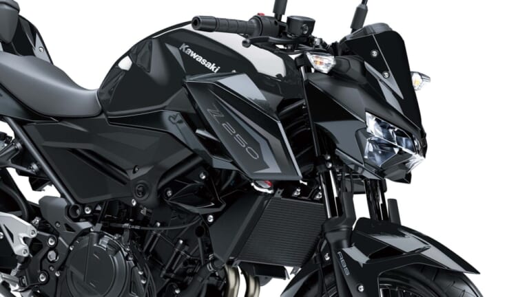 カワサキ「Z250」2026年モデルは黒フレームにダークカラーのツートーンで締め！