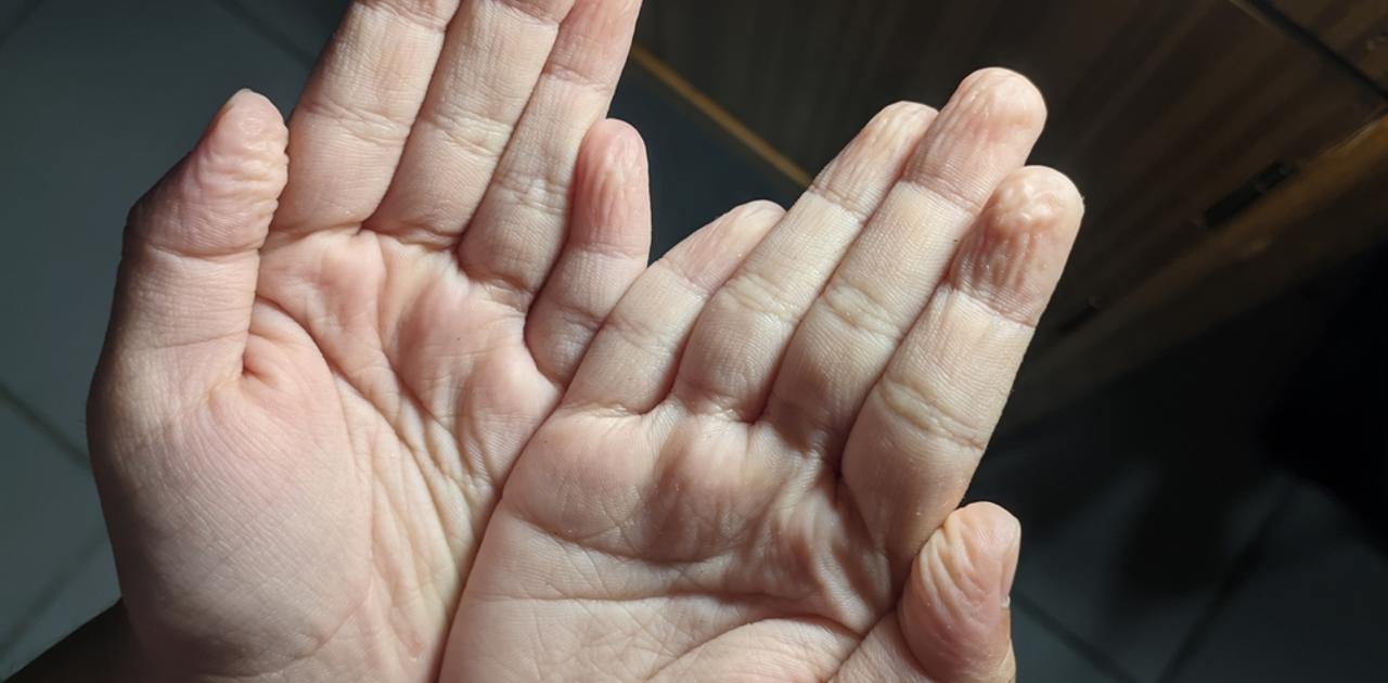 長風呂でできる指シワシワのナゾ、解明されました
