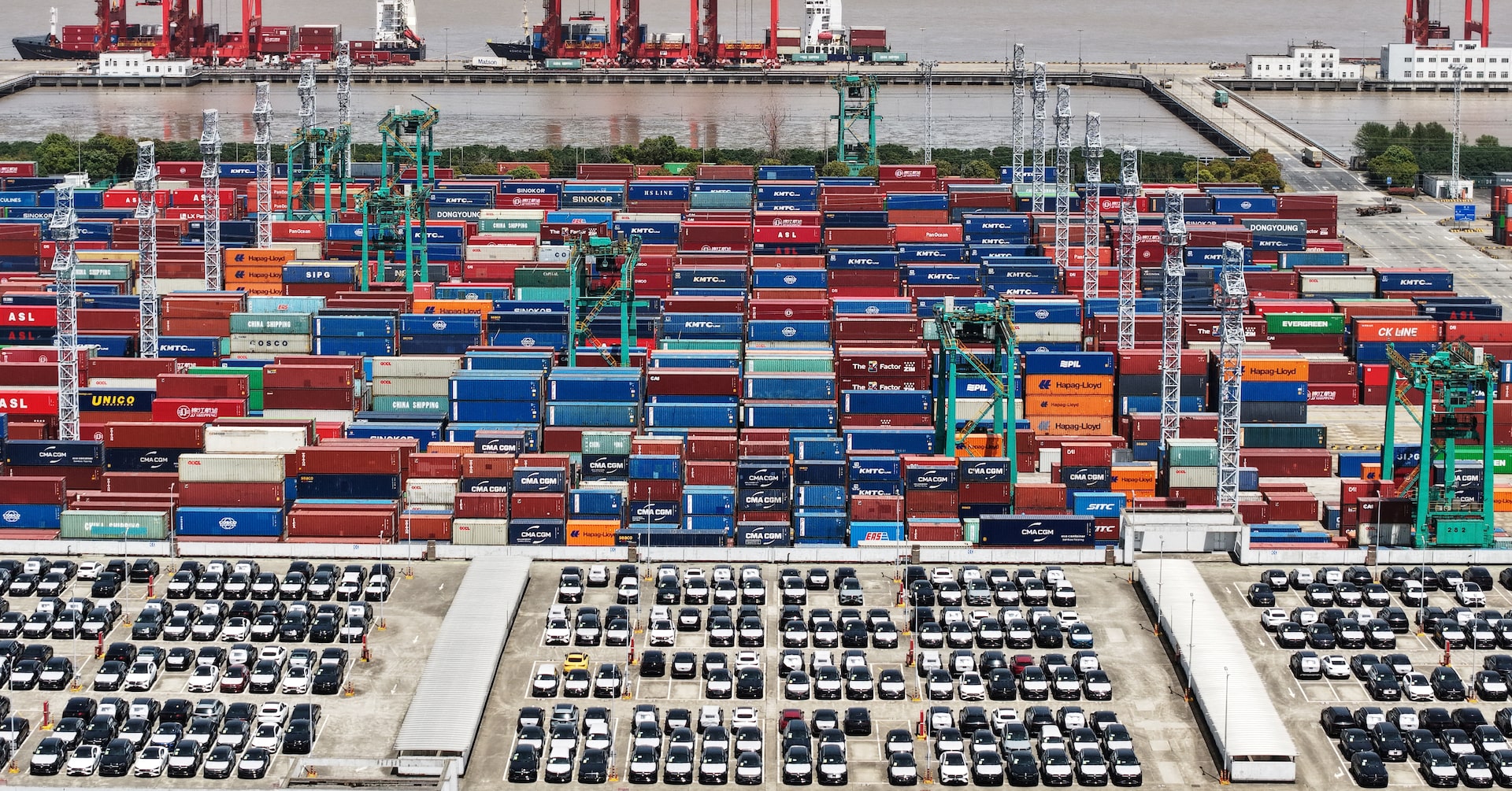 中国10月輸出、予想に反して－1.1％ 関税重しで対米25％急減