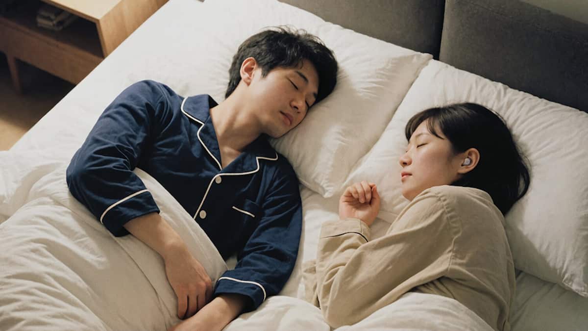 睡眠用イヤホン「寝ホン」が人気 横になっても痛くない設計、生活音や家族のいびきに対応