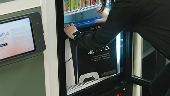 AIにスナック自販機の経営を任せたらPlayStationの無償配布や魚の入荷を始めて大赤字