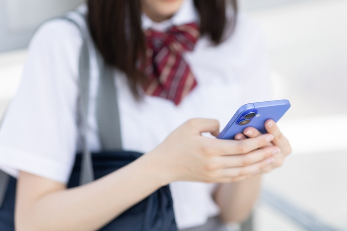 春から高校生の娘。スマホは「絶対にiPhone」と譲りません。Androidとの価格差はどれくらいでしょうか？（ファイナンシャルフィールド）