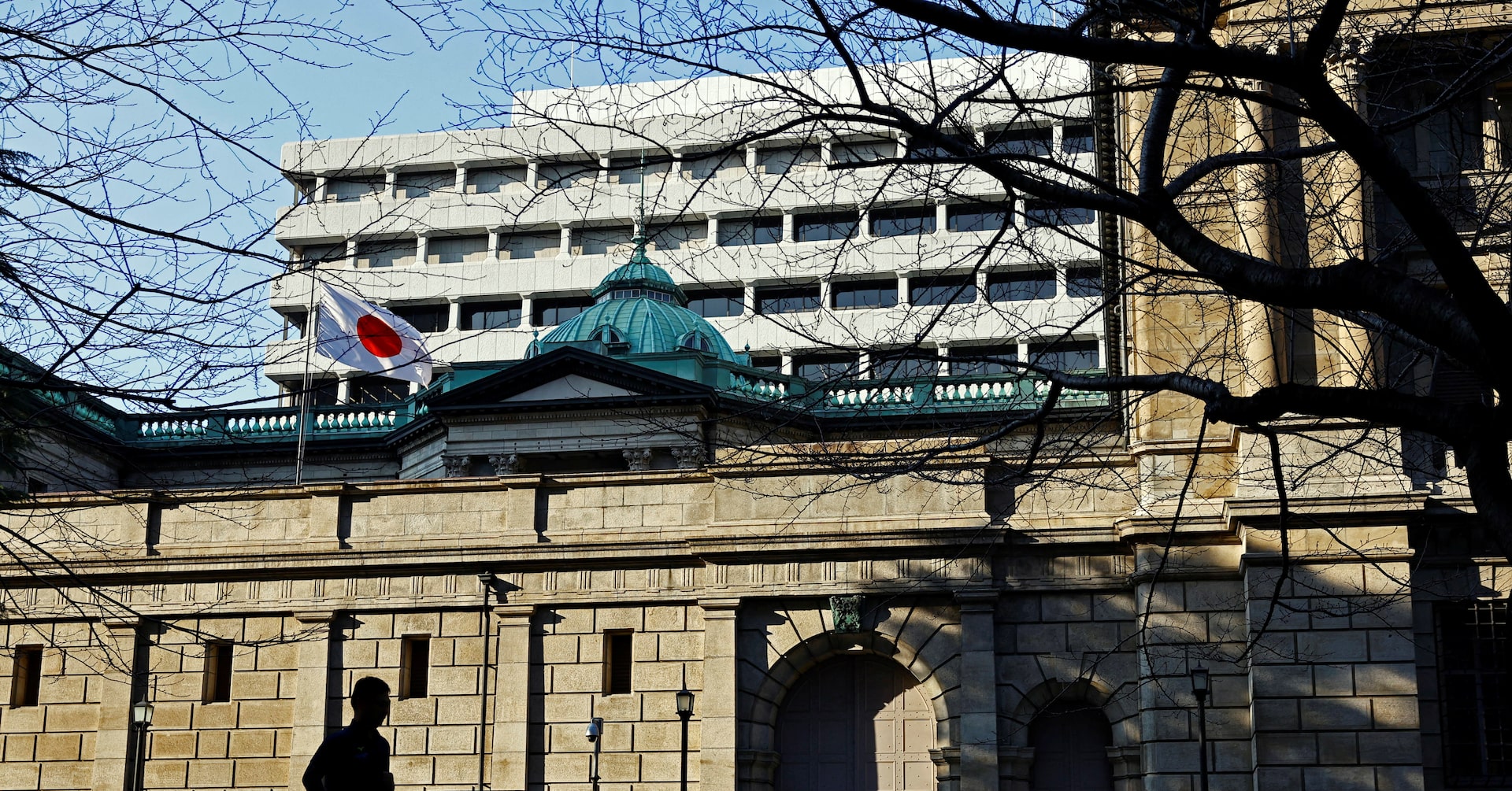 見通しはすぐに覆る可能性、政策経路「いつでも変わりうる」との声＝日銀5月会合
