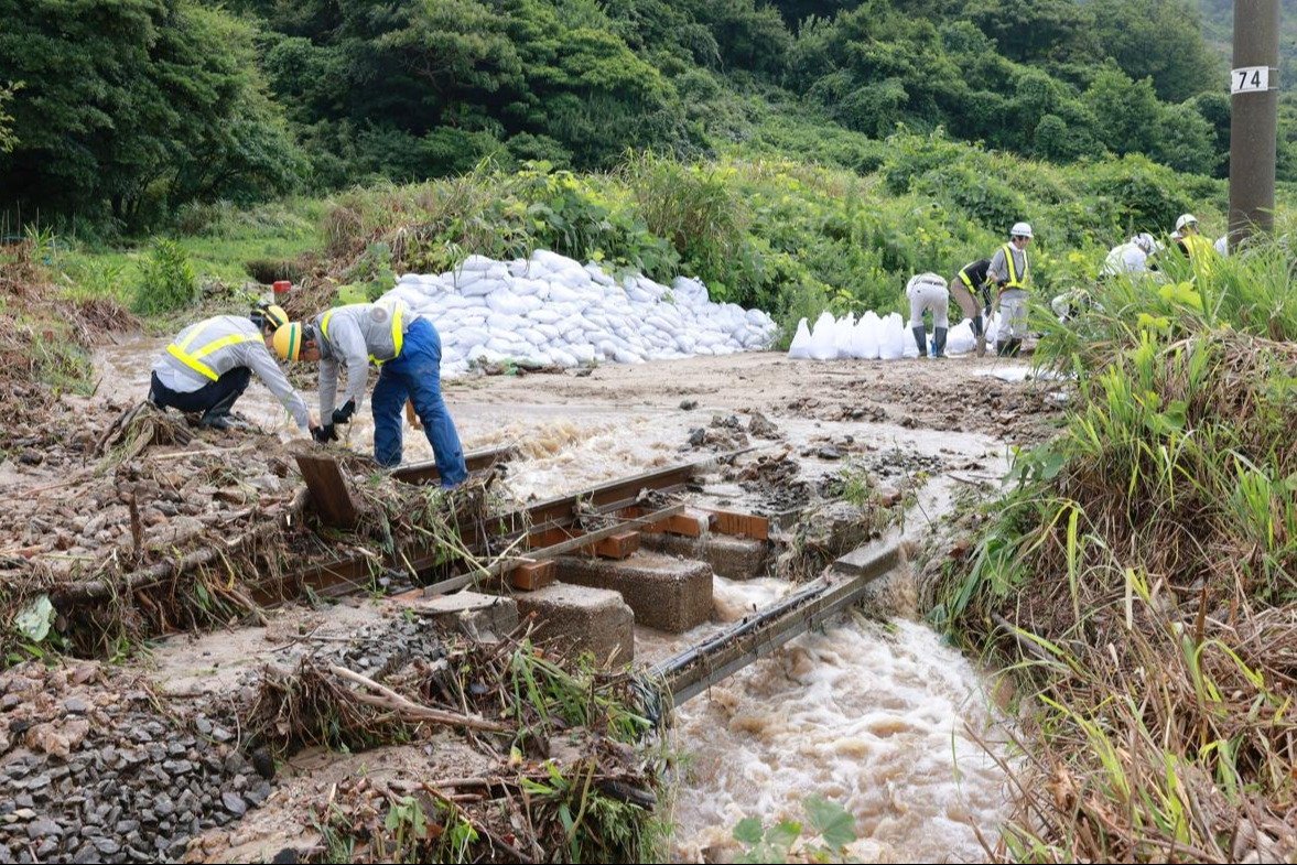 【情報更新】［鉄道運行情報］JR羽越線で土砂流入、村上－府屋の上下線で運転見合わせ 特急いなほ・快速海里で運休も（8月15日）