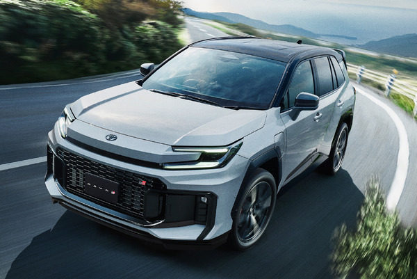 「これはBEVはもういらないかも」新型トヨタ『RAV4 PHEV』発売にSNS大注目！「スペックは別次元」「意外と安い」など反響