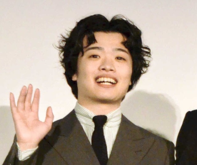 「上半期CM起用社数」で8位！謎の俳優「小倉史也」長澤まさみらと同じ10社 有名CMではツンツン頭