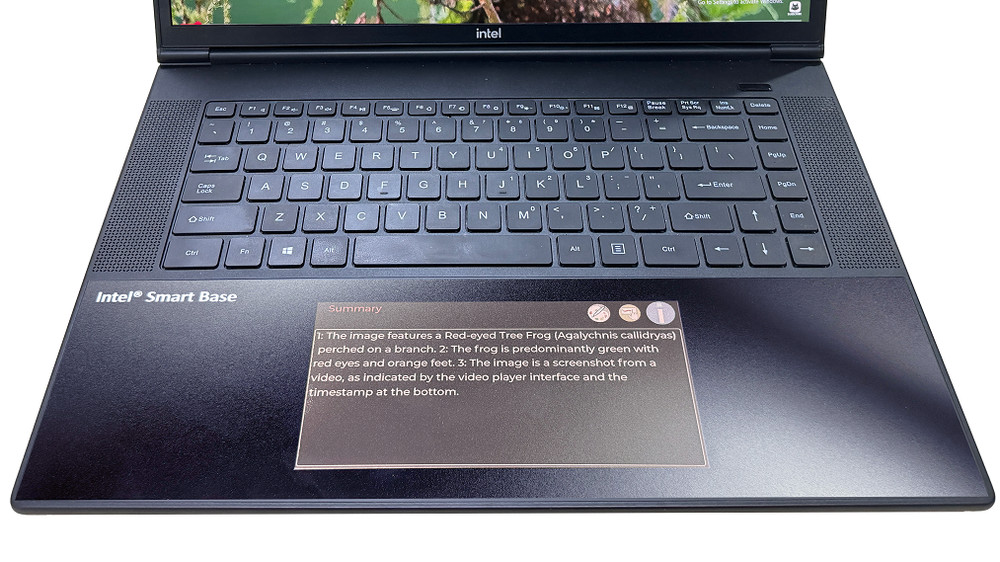ノートPCのタッチパッド部分に電子ペーパーを組み合わせる新技術をE Inkが開発