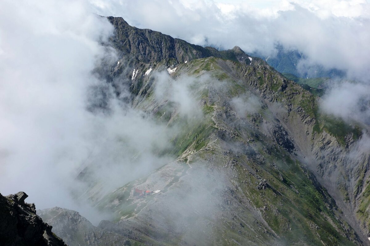 登山で遭難「電波が悪く、紙の地図を持てばよかった」 プロが呼びかけ「スマホ地図」頼みを避けるべき深刻な理由