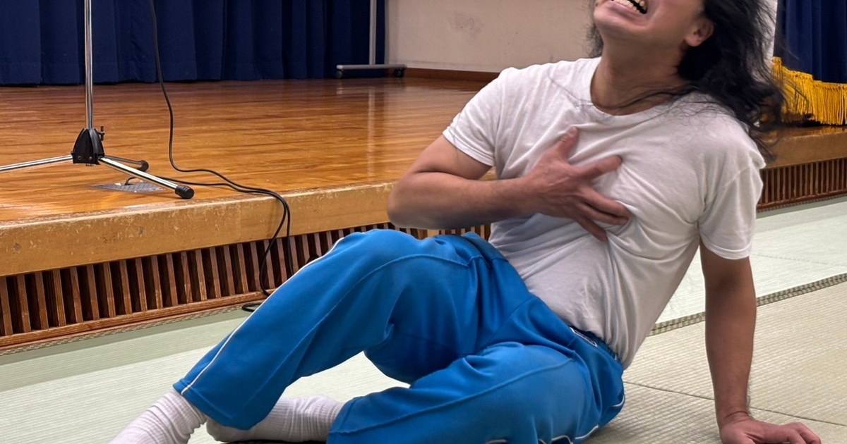 【無料】地下芸人らによる「南流山お笑いライブ」がカオスすぎた / 畳の上で絶叫！ 噛みつき!?